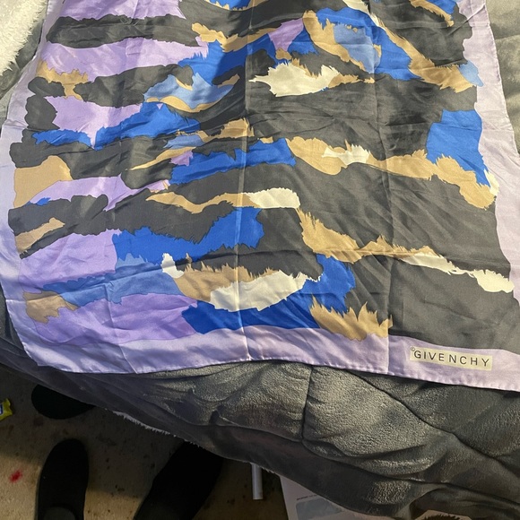 Givenchy silk scarf vintage - Picture 2 of 2